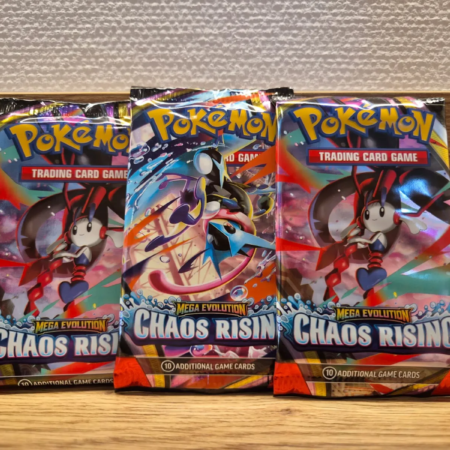 Drie originele Pokémon Chaos Rising booster packs uit de Mega Evolution uitbreiding