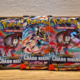 Drie originele Pokémon Chaos Rising booster packs uit de Mega Evolution uitbreiding