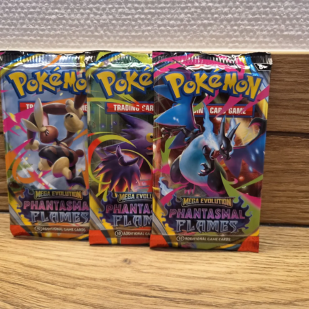 Pokémon Mega Evolution Phantasmal Flames booster packs met verschillende artworks