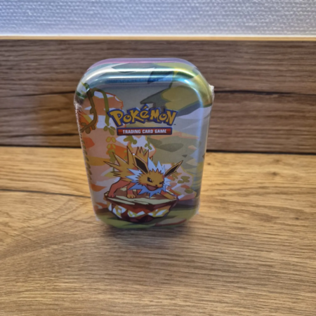 Pokémon Scarlet & Violet Prismatic Evolutions Mini Tin met Jolteon artwork.