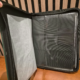 Binnenzijde van custom Vault X Bulbasaur binder met 9-pocket sideloading pagina's